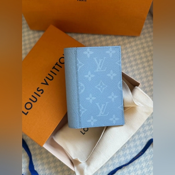 Louis Vuitton Passport Holder - Picture 1 of 4